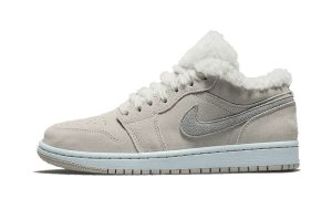 Jordan 1 Low SE Sherpa Fleece (Women's)