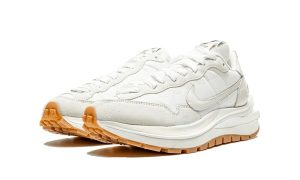 Nike x sacai Vaporwaffle Sail Gum - Image 2