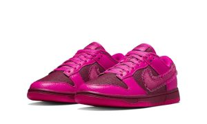Nike Dunk Low Valentine's Day 2022 (W) - Image 2