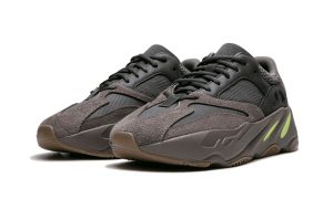 adidas Yeezy Boost 700 Mauve - Image 2