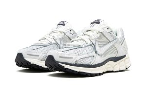 Nike Zoom Vomero 5 Photon Dust (W) - immagine 2