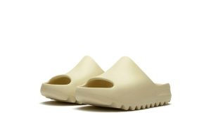 Yeezy Slide 'Bone' (Kids) – Bild 2