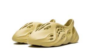 Yeezy Foam RNNR Sulfur – Bild 2