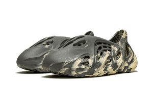 Yeezy Foam RNNR 'MXT Moon Gray' - Image 2