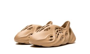 Yeezy Foam RNNR Mist (Kids) - Image 2