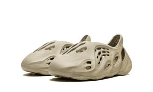 Yeezy Foam RNNR Stone Sage (Kids) – Bild 2