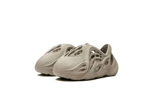 Yeezy Foam RNNR Stone Sage (Infants) - Image 2