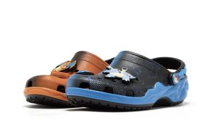 Crocs Classic Clog Pokémon Charizard vs. Blastoise – Bild 2