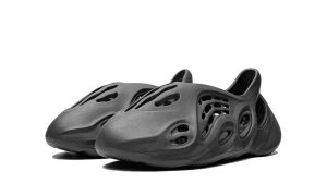 Yeezy Foam RNNR Onyx - immagine 2