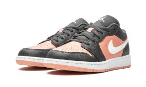 Jordan 1 Low Black Pink Quartz (GS) – Bild 2