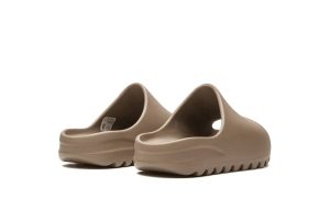 Yeezy Slide 'Earth Brown' (Kids) - Image 3