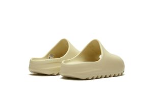 Yeezy Slide 'Bone' (Kids) – Bild 3