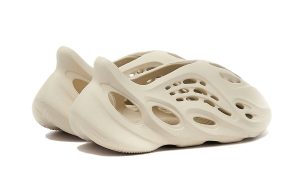 Yeezy Foam RNNR 'Sand' – Image 3