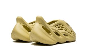 Yeezy Foam RNNR Sulfur – Bild 3