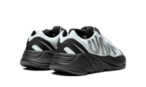 Yeezy Boost 700 MNVN Blue Tint - immagine 3