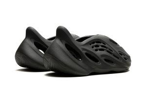 Yeezy Foam RNR 'Carbon' - Image 3