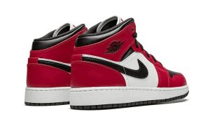 Jordan 1 Mid Chicago Black Toe (GS) - Image 3