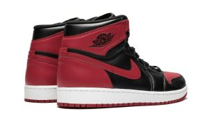 Air Jordan 1 Retro High OG Bred - Image 3