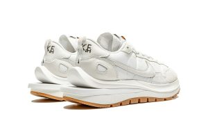 Nike x sacai Vaporwaffle Sail Gum - Image 3