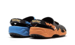 Crocs Classic Clog Pokémon Charizard vs. Blastoise – Bild 4