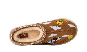 UGG Tasman Slipper Palace x Looney Tunes Chestnut – Image 4