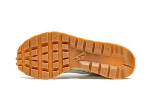 Nike x sacai Vaporwaffle Sail Gum - Image 5
