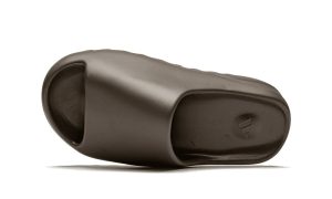 Yeezy Slide 'Soot' - Image 5