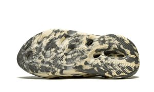 Yeezy Foam RNNR 'MXT Moon Gray' - Image 5