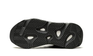 Yeezy Boost 700 MNVN Resin – Image 5