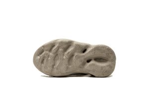 Yeezy Foam RNNR Stone Sage (Infants) - Image 5